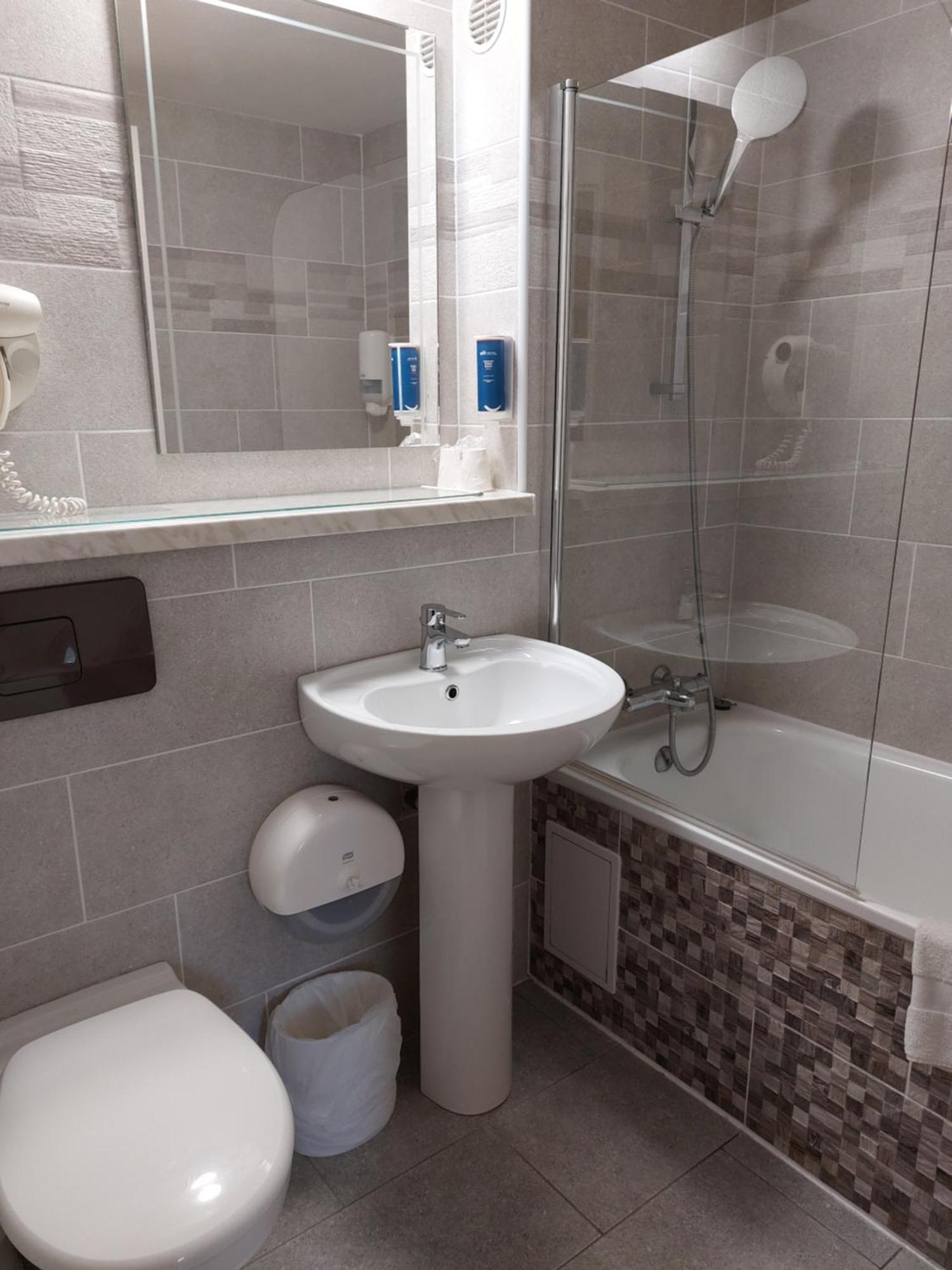 Brit Hotel Bosquet Carcassonne Cite Bagian luar foto