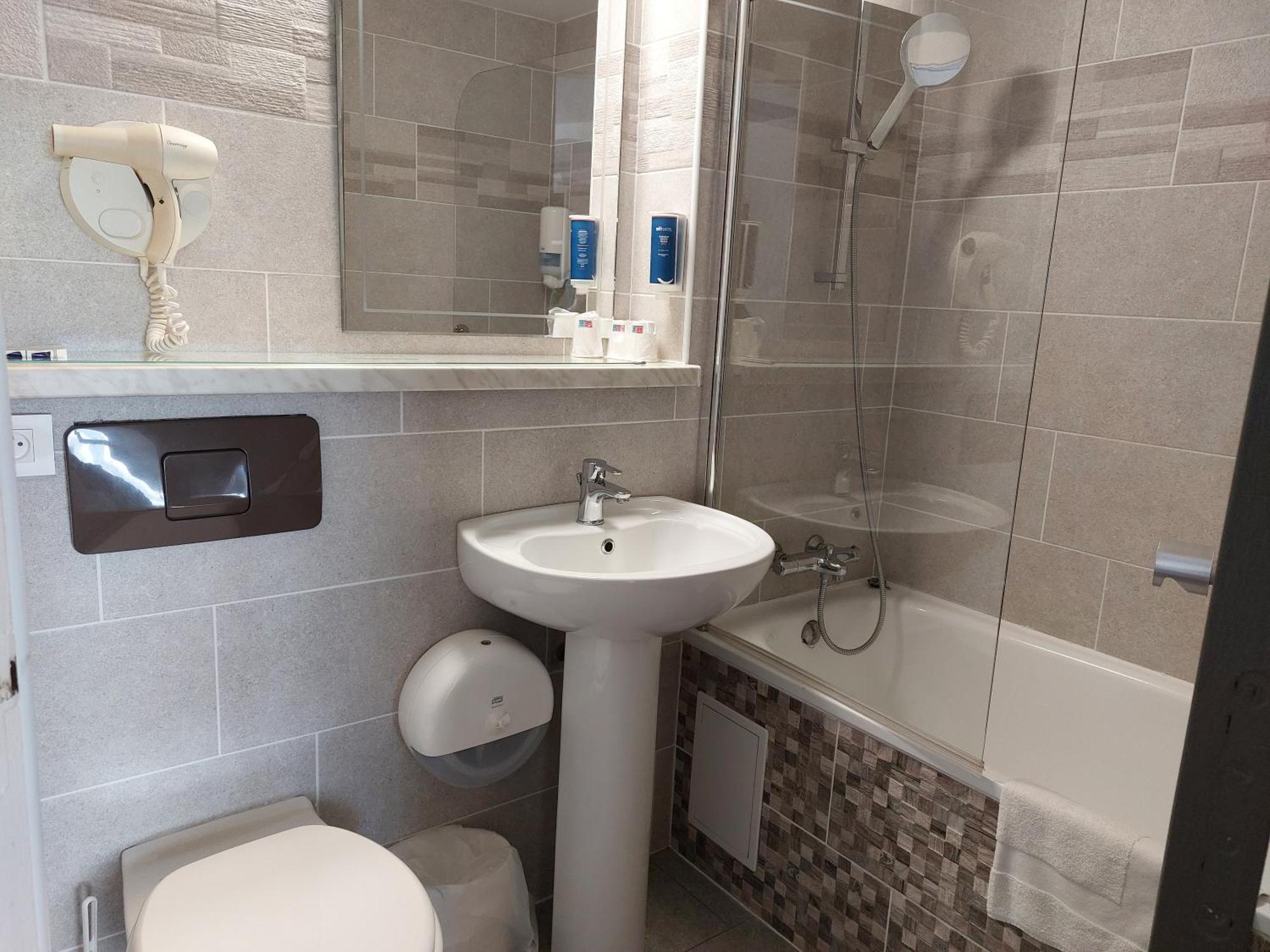 Brit Hotel Bosquet Carcassonne Cite Bagian luar foto